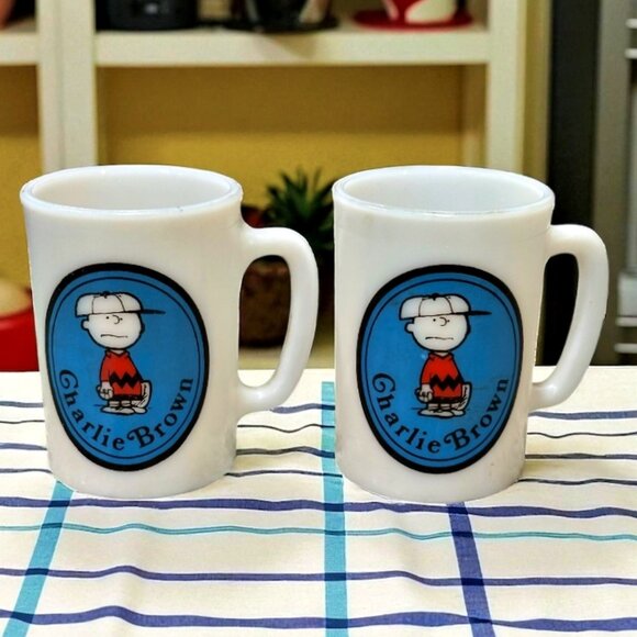 Vintage Charlie Brown Milk Glass Mugs Set of 2 Avon 1969 Peanuts United Features - Picture 1 of 8